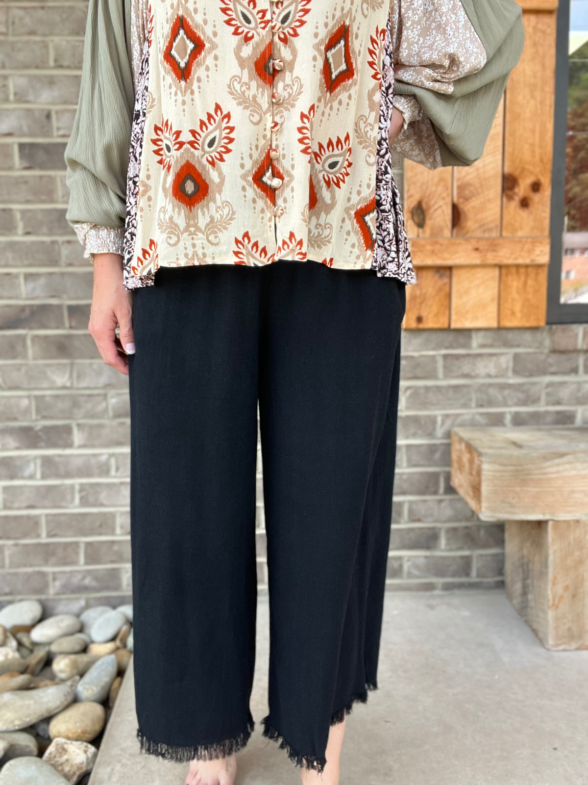 2724- Black Wide Leg Linen Pants by Umgee