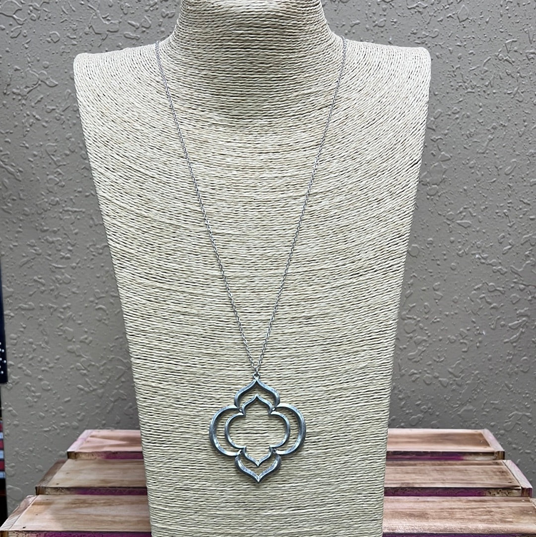 735- Silver Pendant Necklace