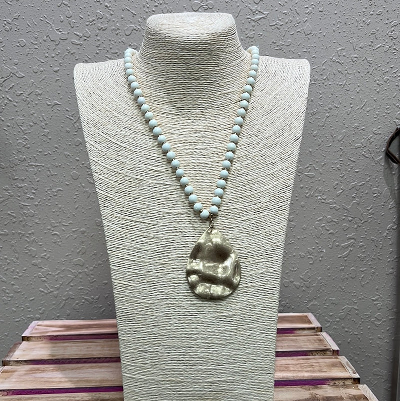 685-Cream Neutral Necklace w/ Pendant