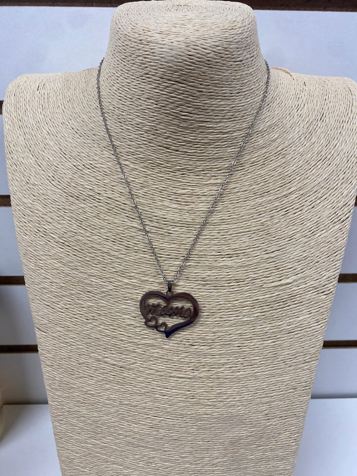 2072- Silver Mama Heart Necklace