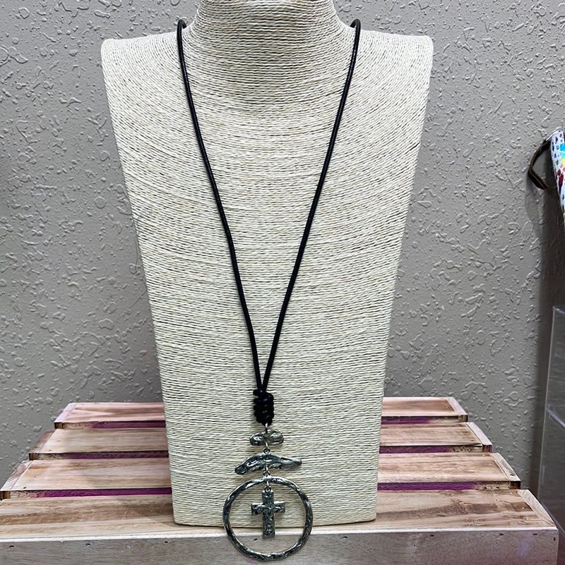 786- Silver Cross w/ Circle Pendant Necklace