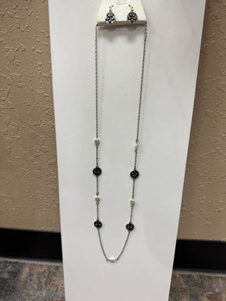 Silver PearlFlowere Matching Earrings & Necklace Set