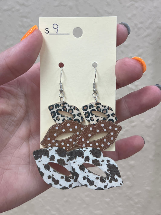 2986- Animal Print Lip Earrings