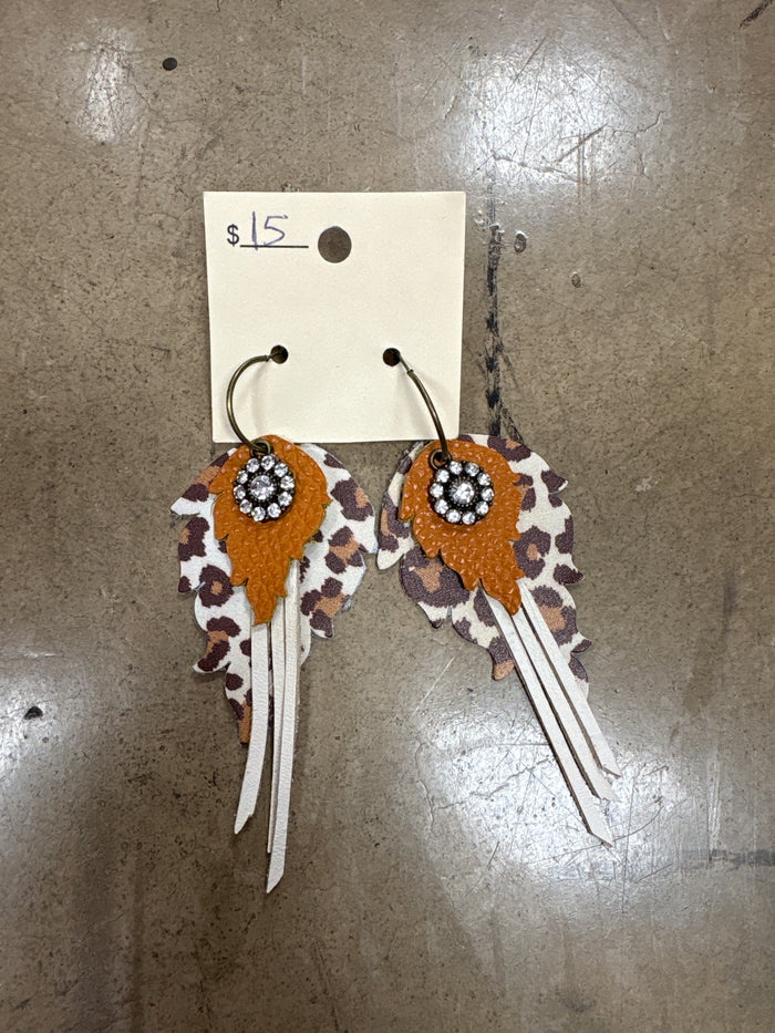 Brown Layer Earrings w/ Leopard Background