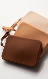 B CUP X1 Adhesive Stick-on Bra + x1 Silicone Travel Case: Dark Nude / B / Light Tint