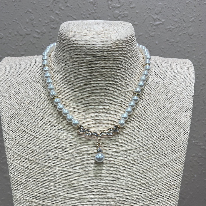 750- Short Pearl Necklace w/ Earrings To Match