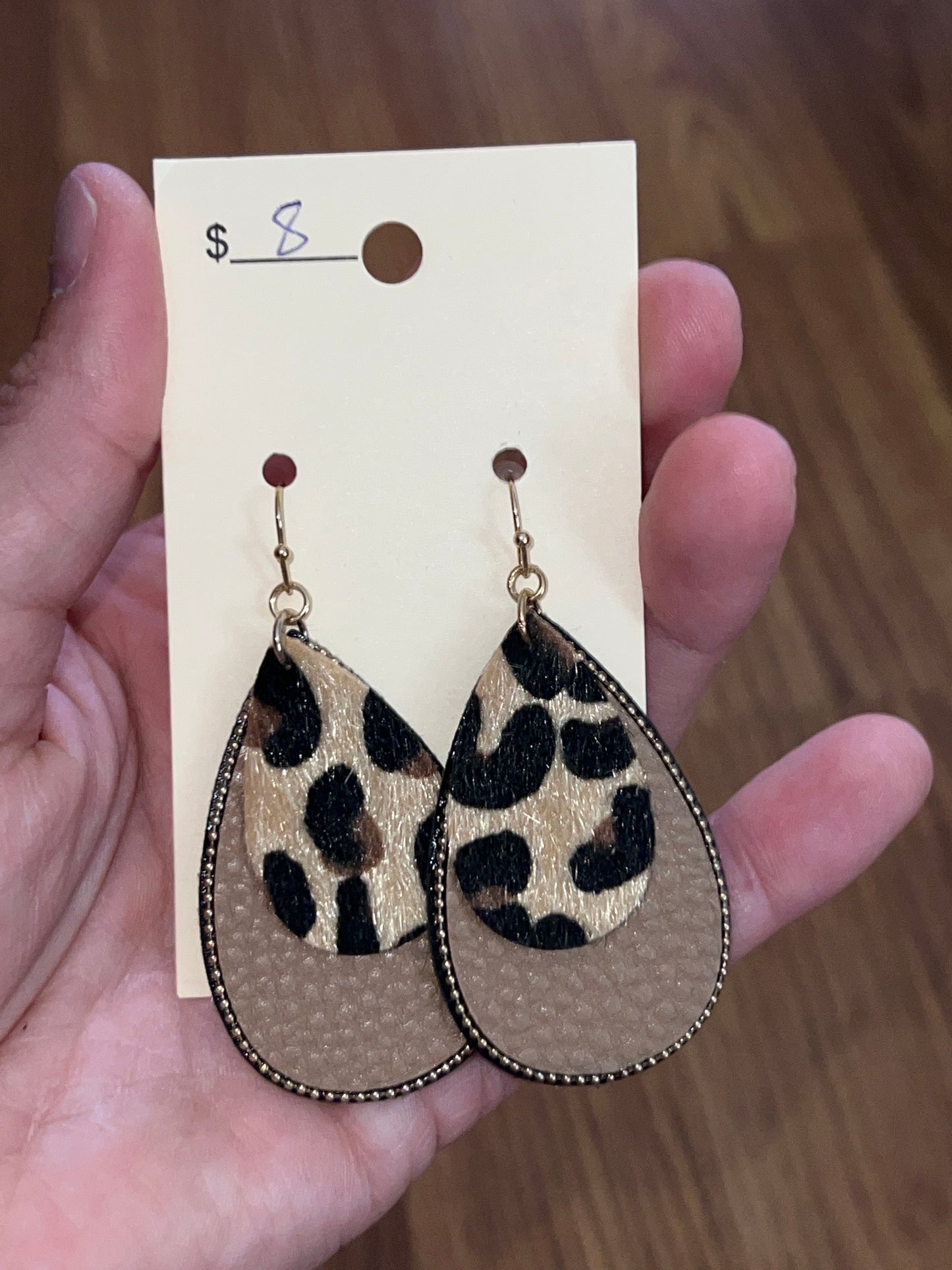 3072- Leopard Layer Earrings w/ Brown Background