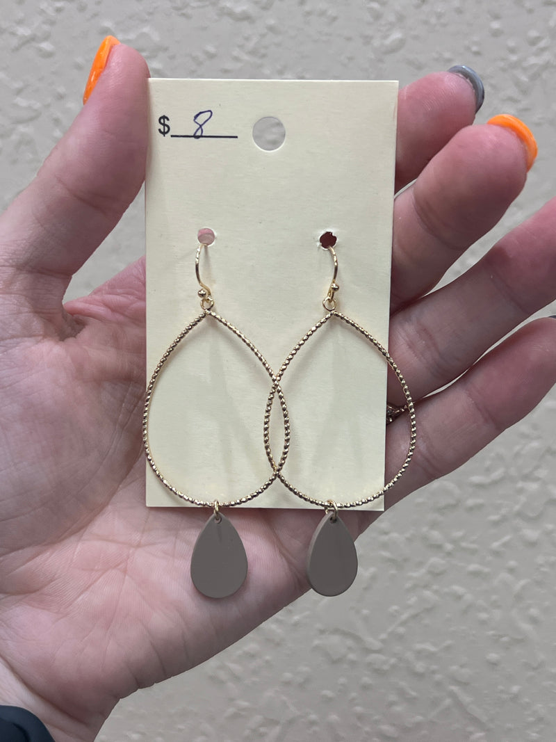 2857- Gold Teardrop Earrings w/ Light Brown Pendant