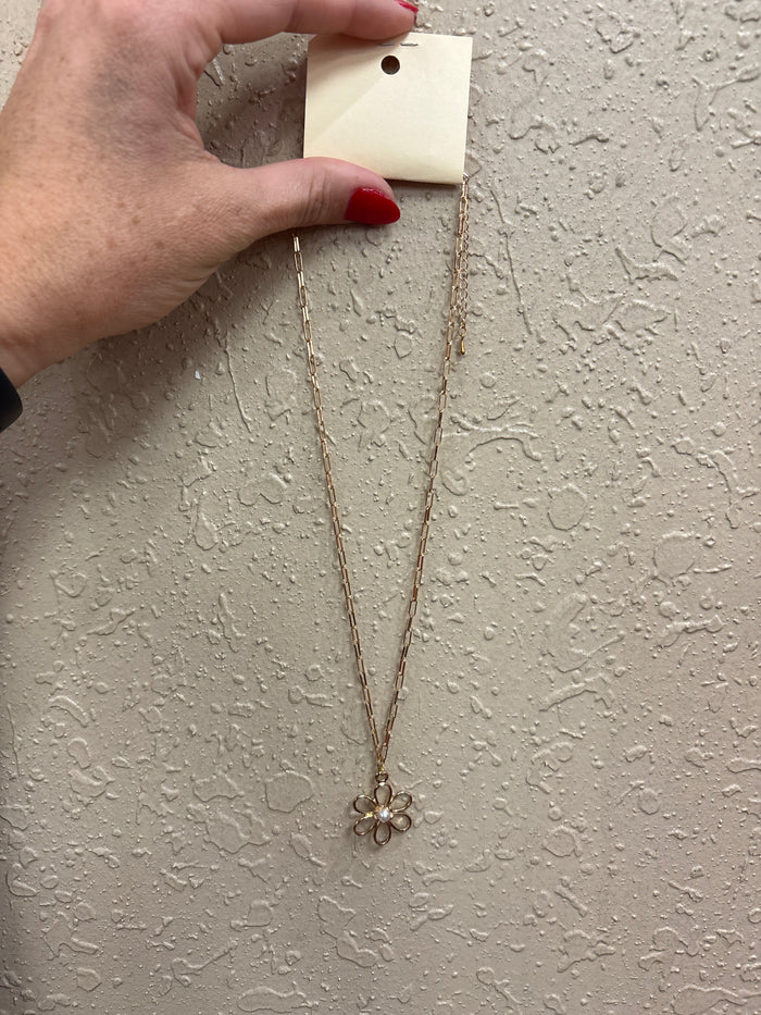 Gold Flower Pearl Necklace