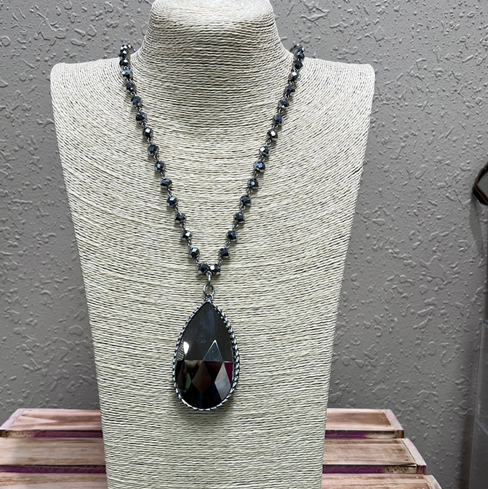 552- Silver Beaded Necklace w/ Pendant