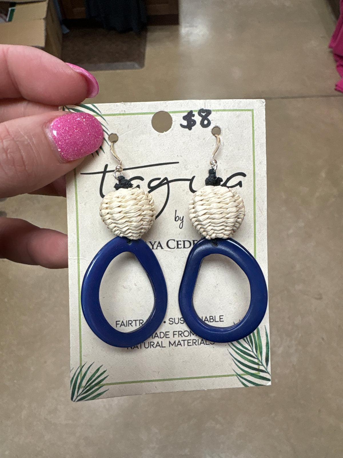 8450- Royal Hoop Tauge Nut w/ Woven Detail