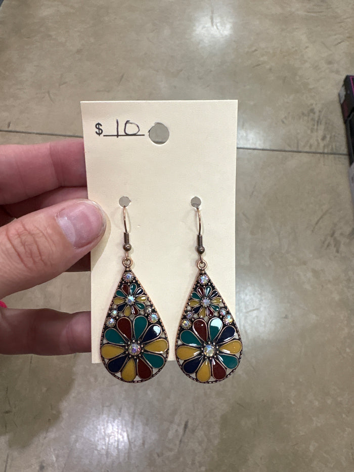 Dark Tone Flower Teardrop Earrings