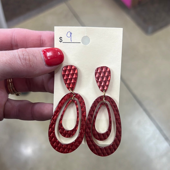 704- Red Dangle Oval Earrings