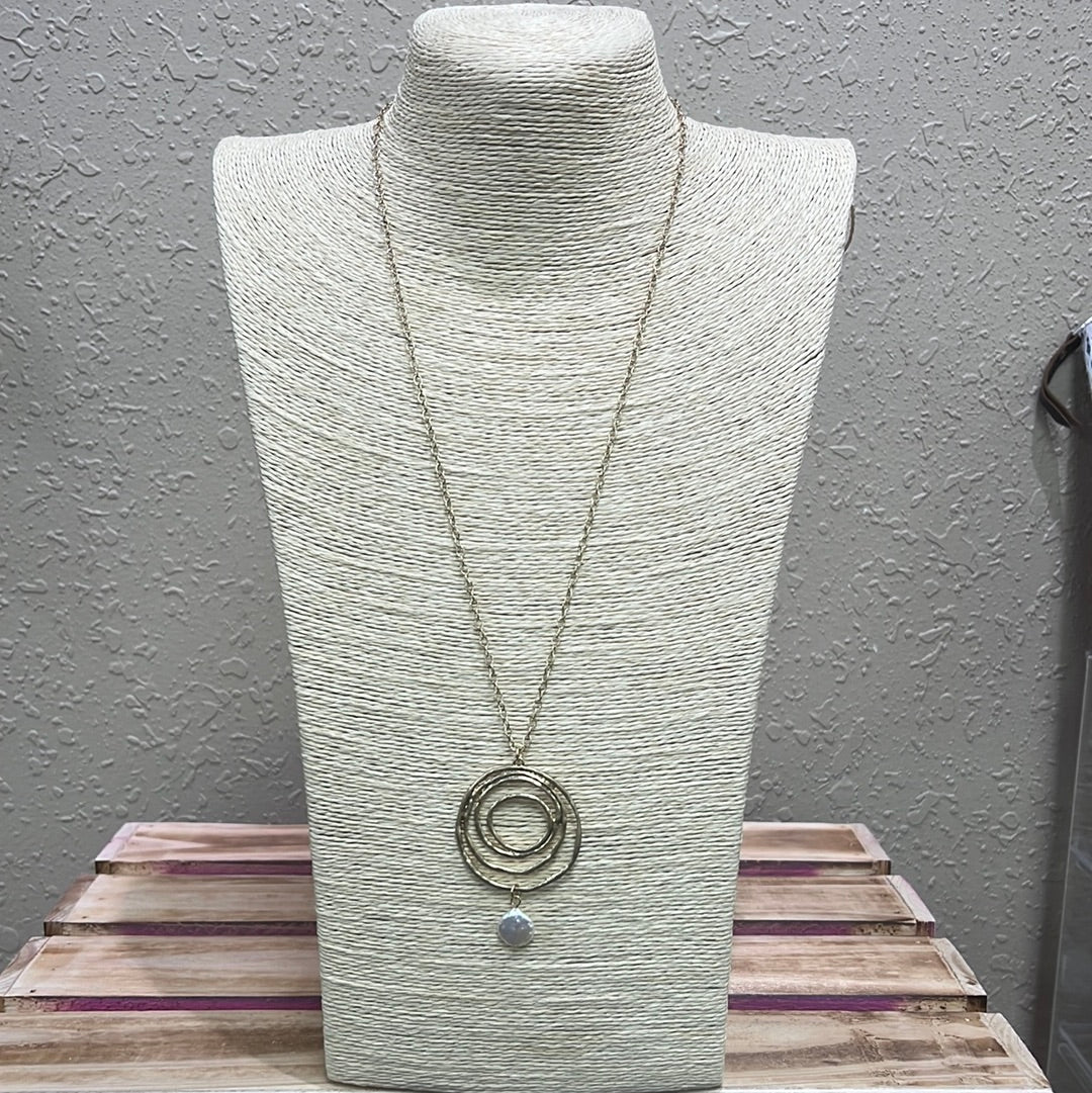 643- Circle Necklace w/ Ocean Pearl Necklace