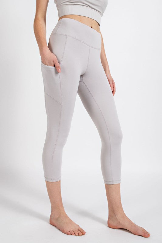 8880- Chrome Double Pocket Capri Leggings