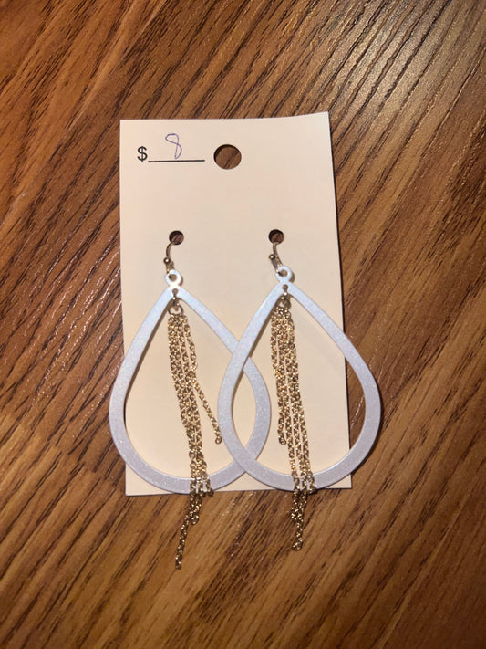 3156- White Teardrop W/ Gold Dangle Earrings