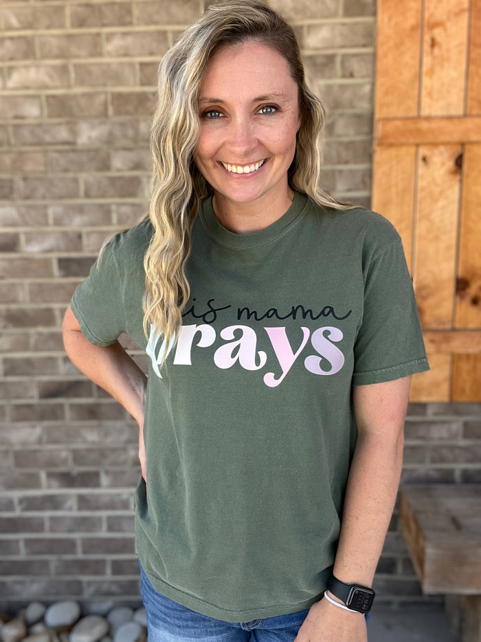 2908- Green This Mama Prays Graphic T-shirt