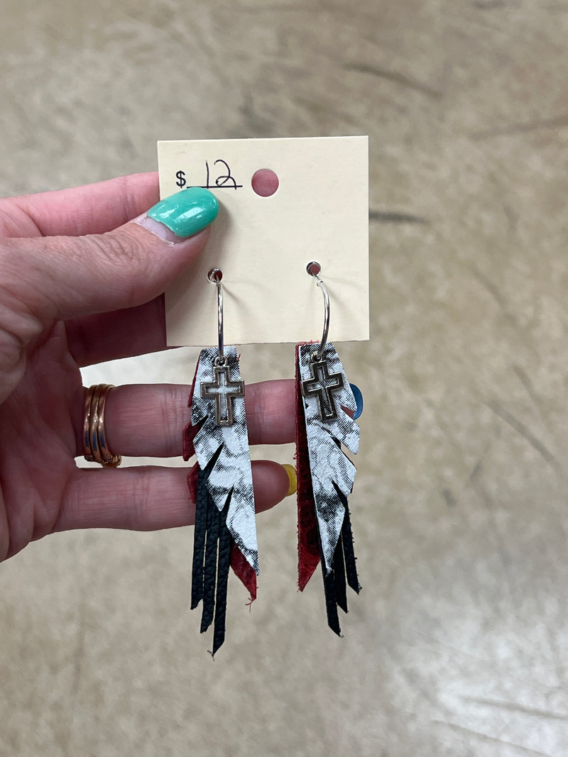 2543- Black, Marble, and Maroon Layer Earrings