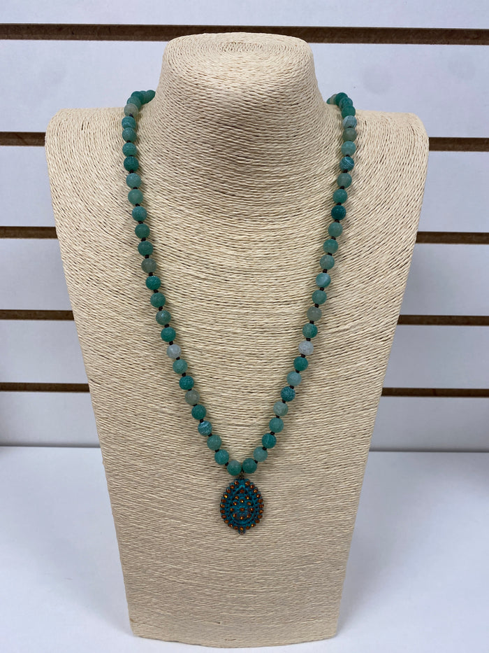 572- Green Beaded Necklace w/ Pendant