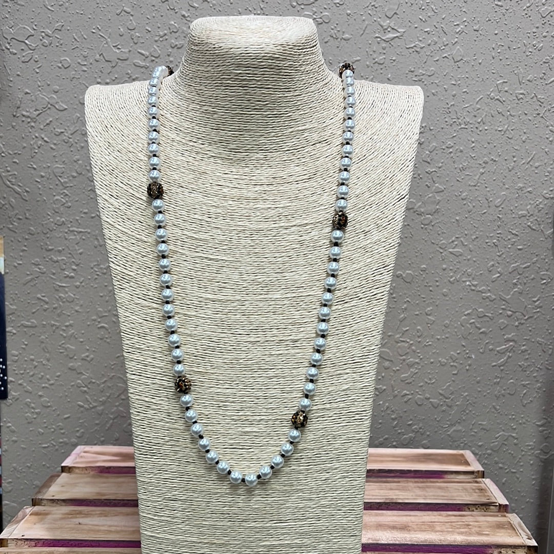 514- Pearl Necklace w/ Leopard Detail