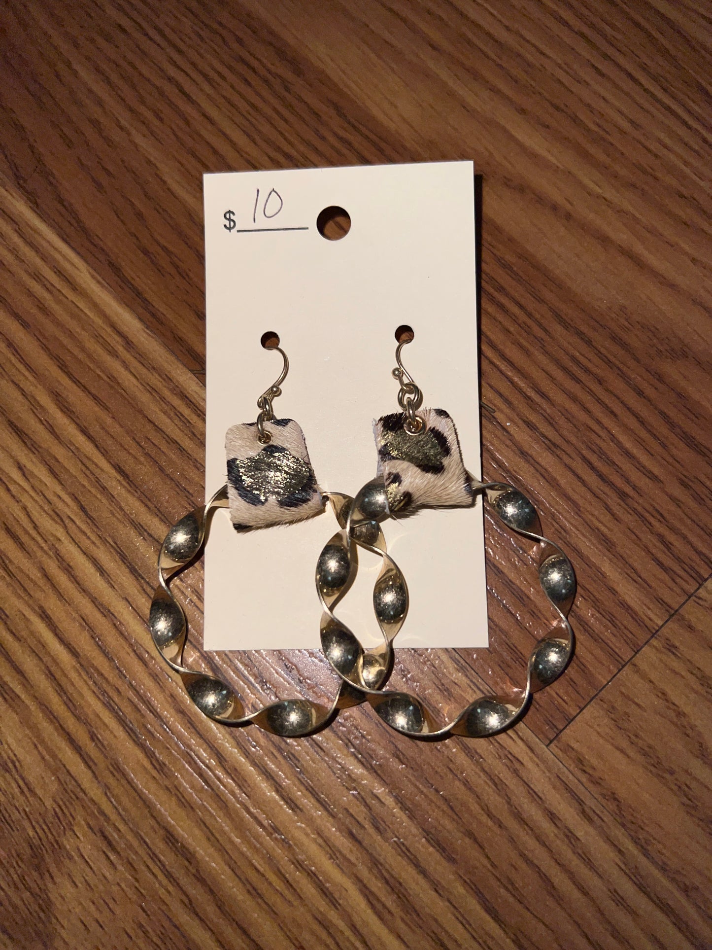 3091- Twist Gold Circle Earrings w/ Leopard Leather