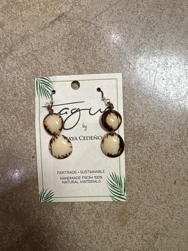 8467- Tauga Nut Cream Double Earrings