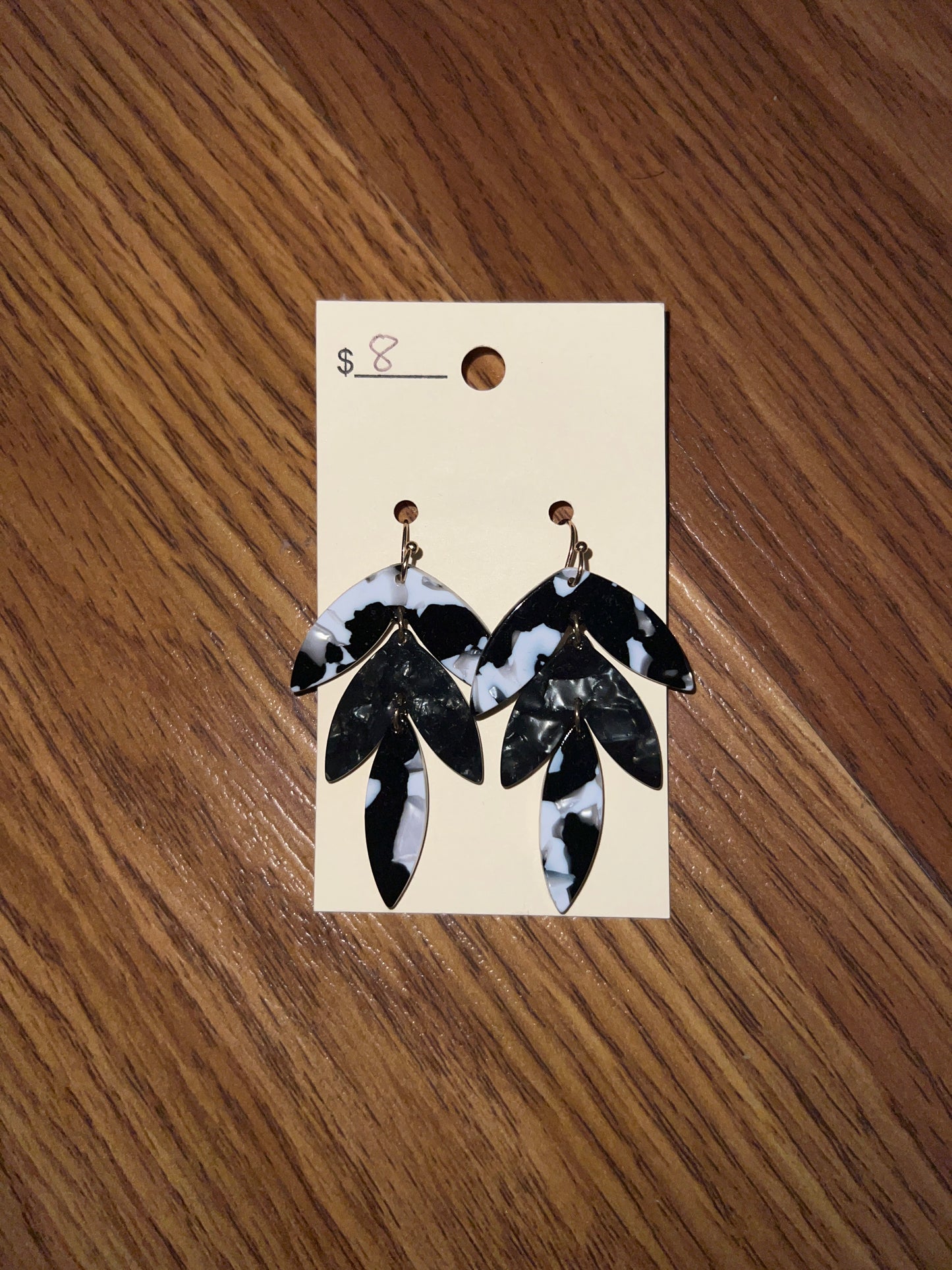 3095- Black & White Acrylic Earrings