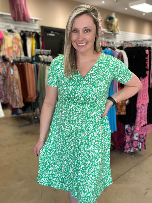 1075- Green Floral Short Sleeve Dress w/ Pockets