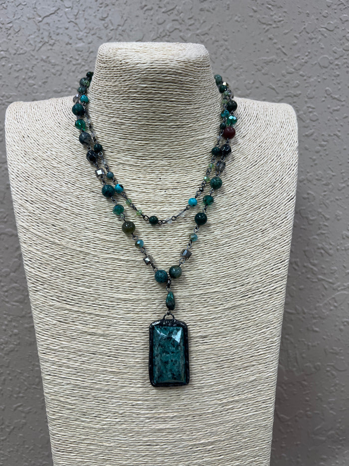 2074- Hunter Green Layer Beaded Necklace w/ Square Pendant