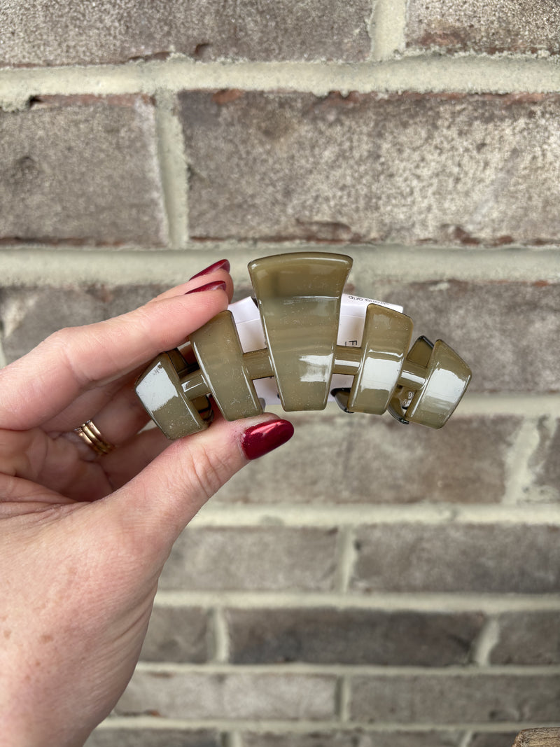 Medium Classic Hair Claw Clip by Teleties
