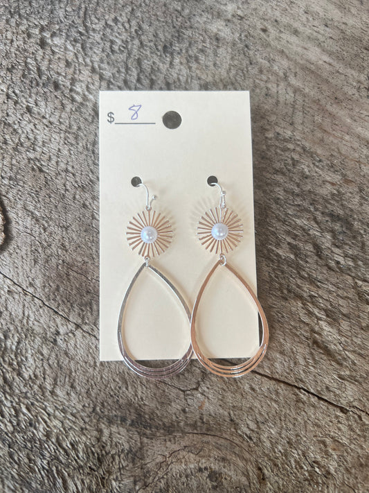 2775- Silver Teardrop Earrings w/ Starburst Detail