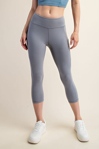2600- Rhino Grey Double Pocket Capri Leggings