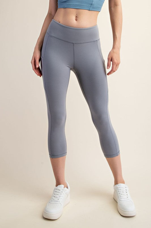 2600- Rhino Grey Double Pocket Capri Leggings