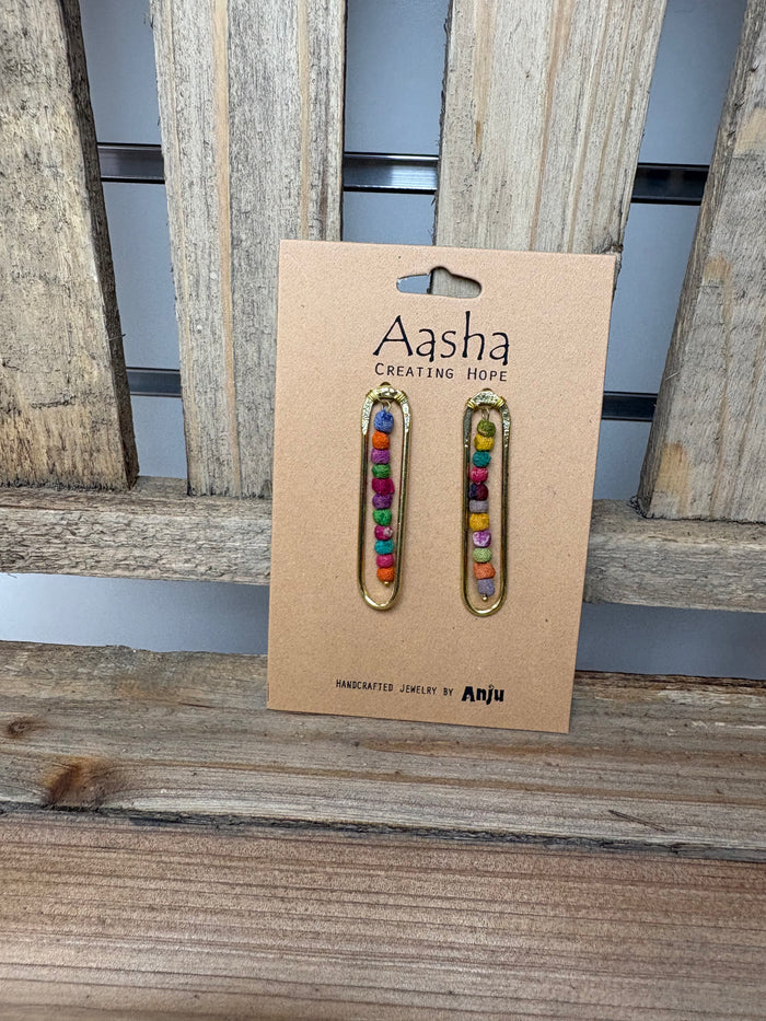 Aasha Kantha Small Vertical Column On Post Earrings