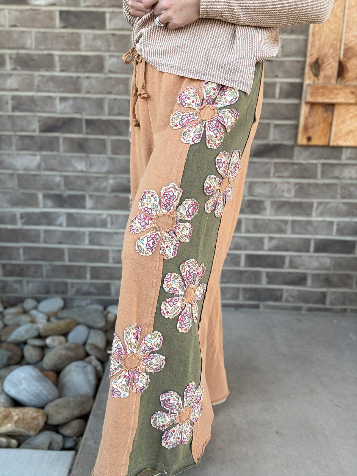 Rust Multi Flower Patch Side Wide Leg Pull-On Sweatpants