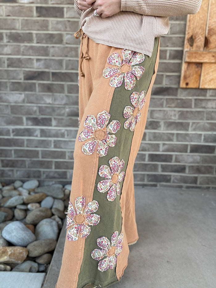 Rust Multi Flower Patch Side Wide Leg Pull-On Sweatpants