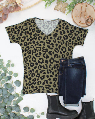 09.02 EN ROUTE Chloe Cozy Top - Olive Animal Print