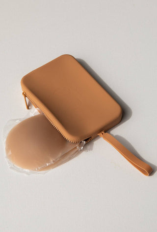 A CUP X1 Adhesive Stick-on Bra + x1 Silicone Travel Case: Dark Nude / A / Light Tint