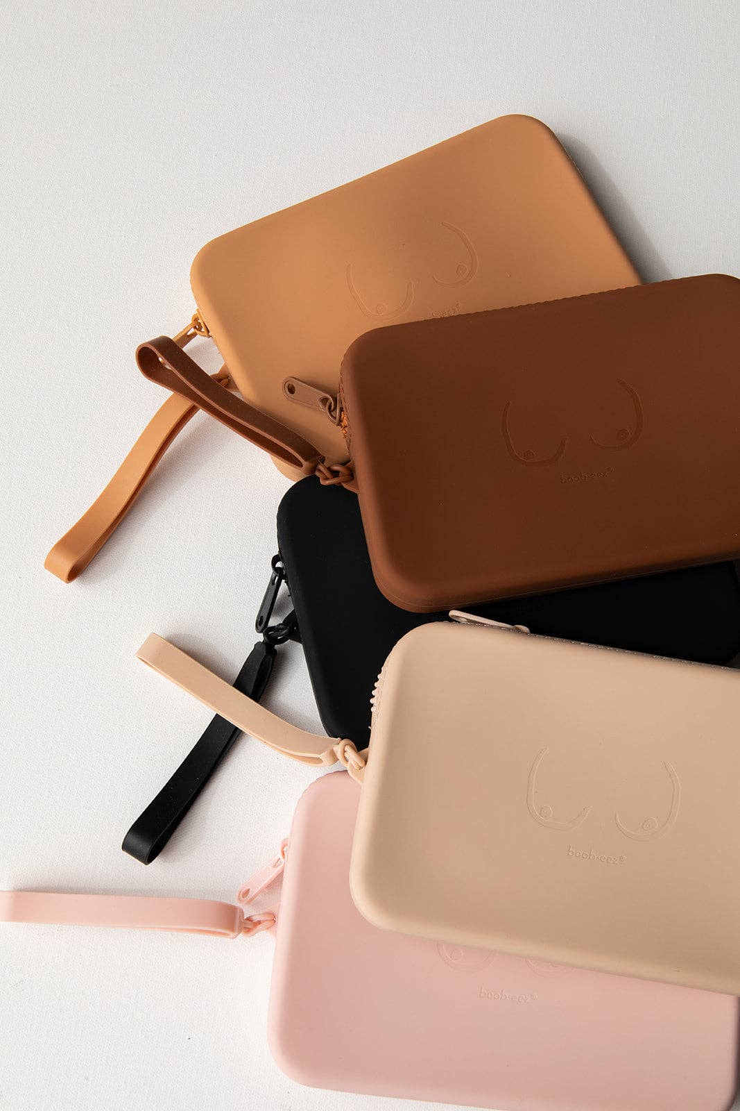 D CUP X1 Adhesive Stick-on Bra + x1 Silicone Travel Case: Dark Nude / D / Light Tint