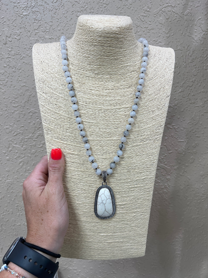 9074- Clear Crack Stone Necklace