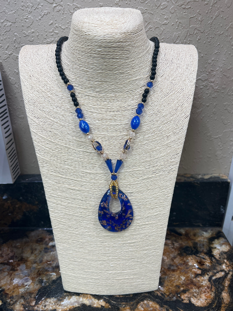 9197- Black & Blue Beaded Necklace w/ Oval Pendant