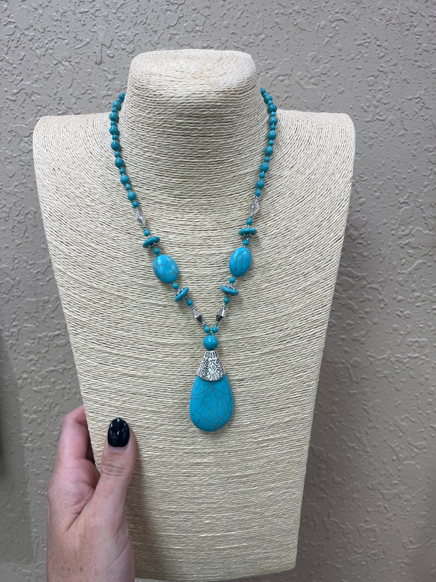 8847- Turquoise Stone Short Necklace