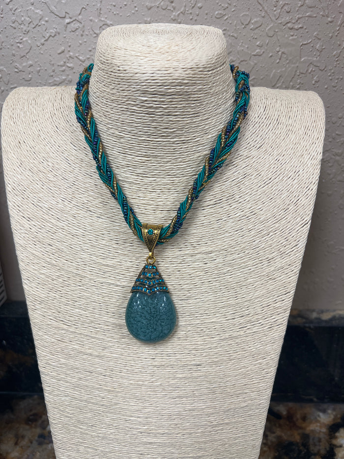 9190- Green & Gold Beaded Necklace w/ Pendant