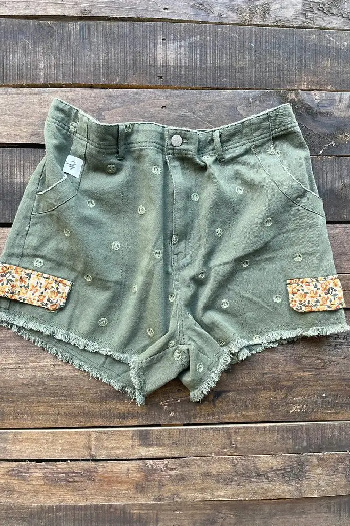 6298- Peaceful Love Shorts