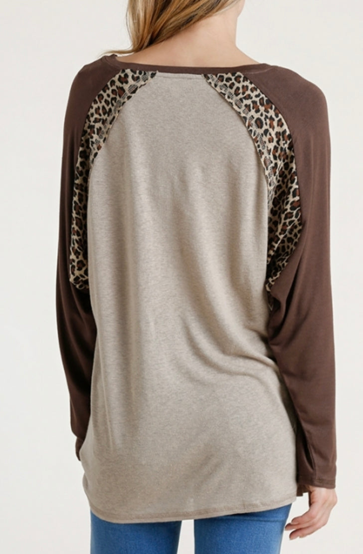 1396- Umgee Mocha Linen Animal Print Raglan Sleeve Top