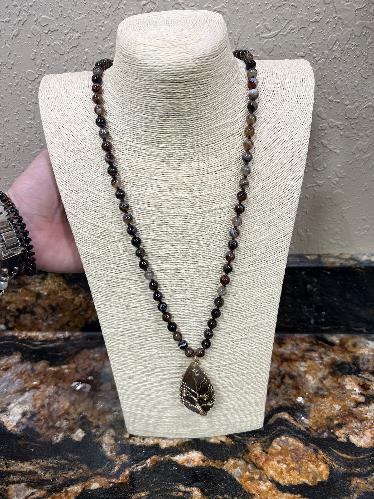 7778- Brown Beaded Wire Pendant Necklace