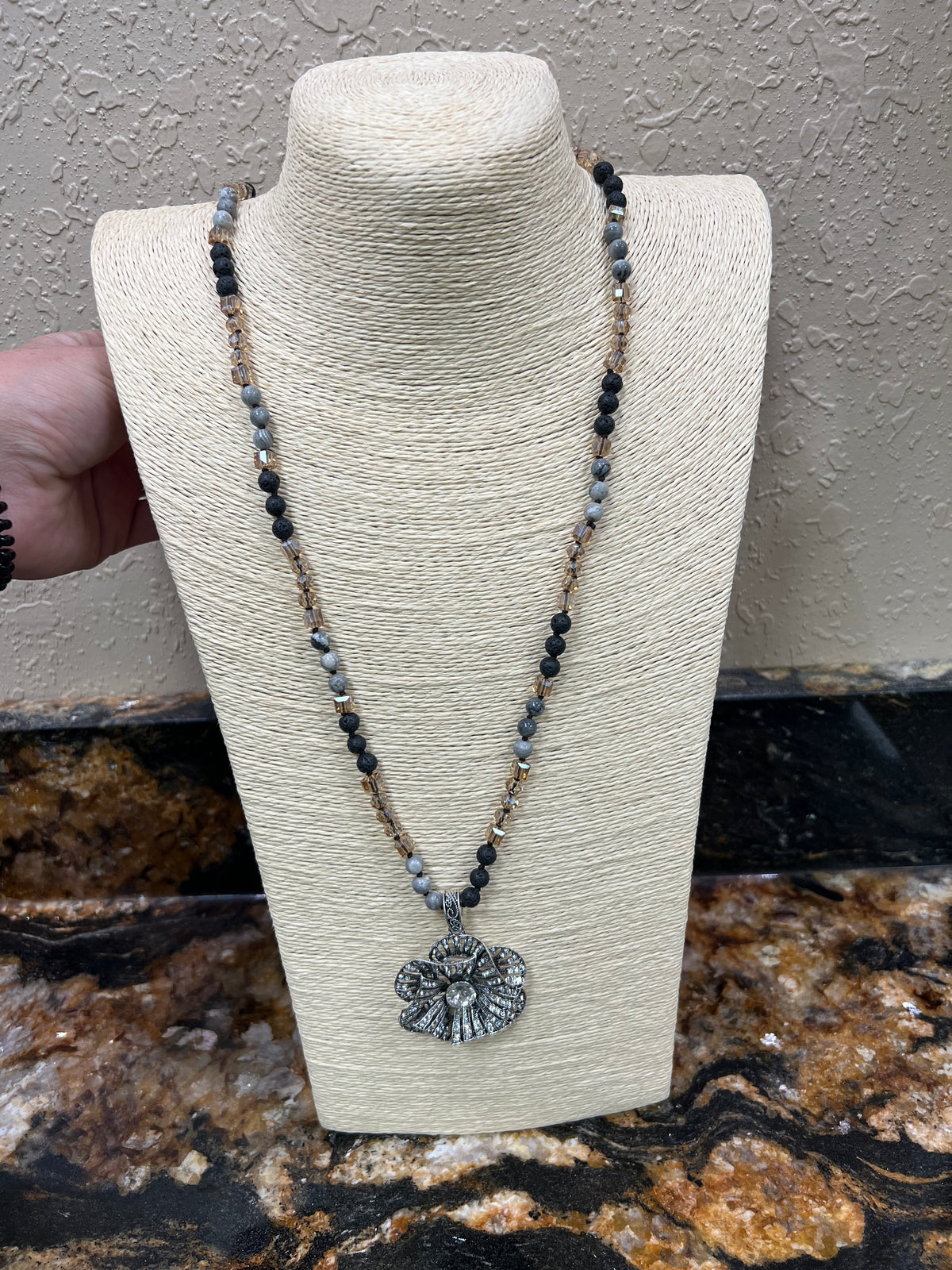 7776- Neutral Stone Necklace w/ Flower Detail