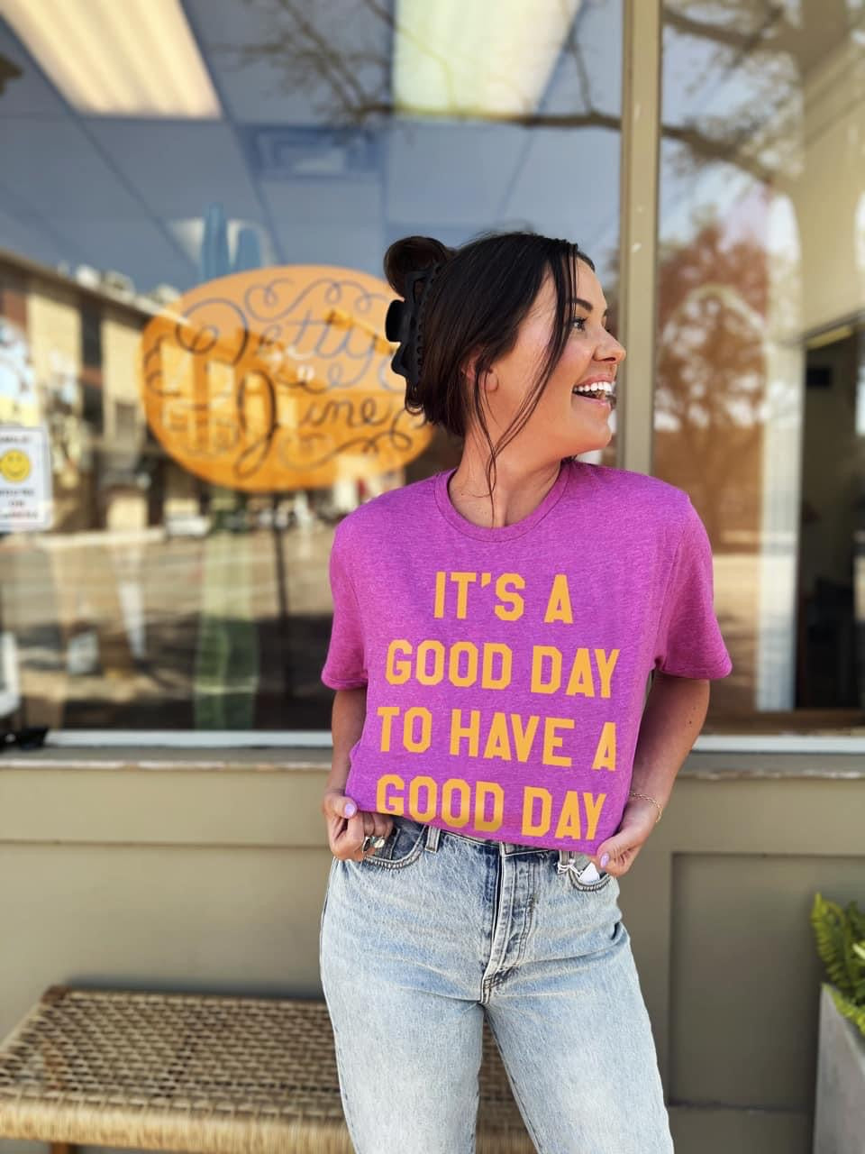 7710- Good Day Graphic Tee