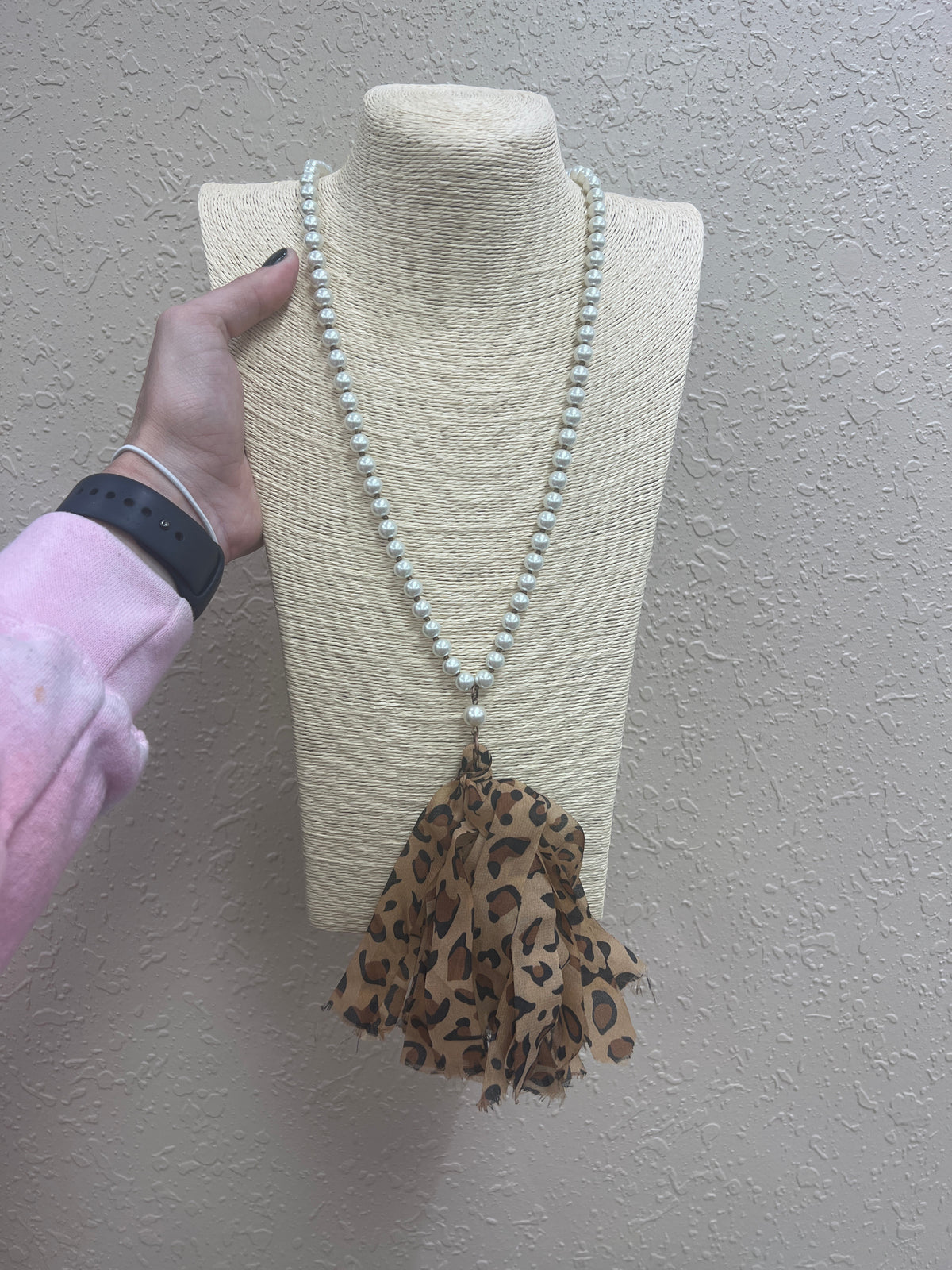 1646- Pearl Cheetah Tassel Necklace