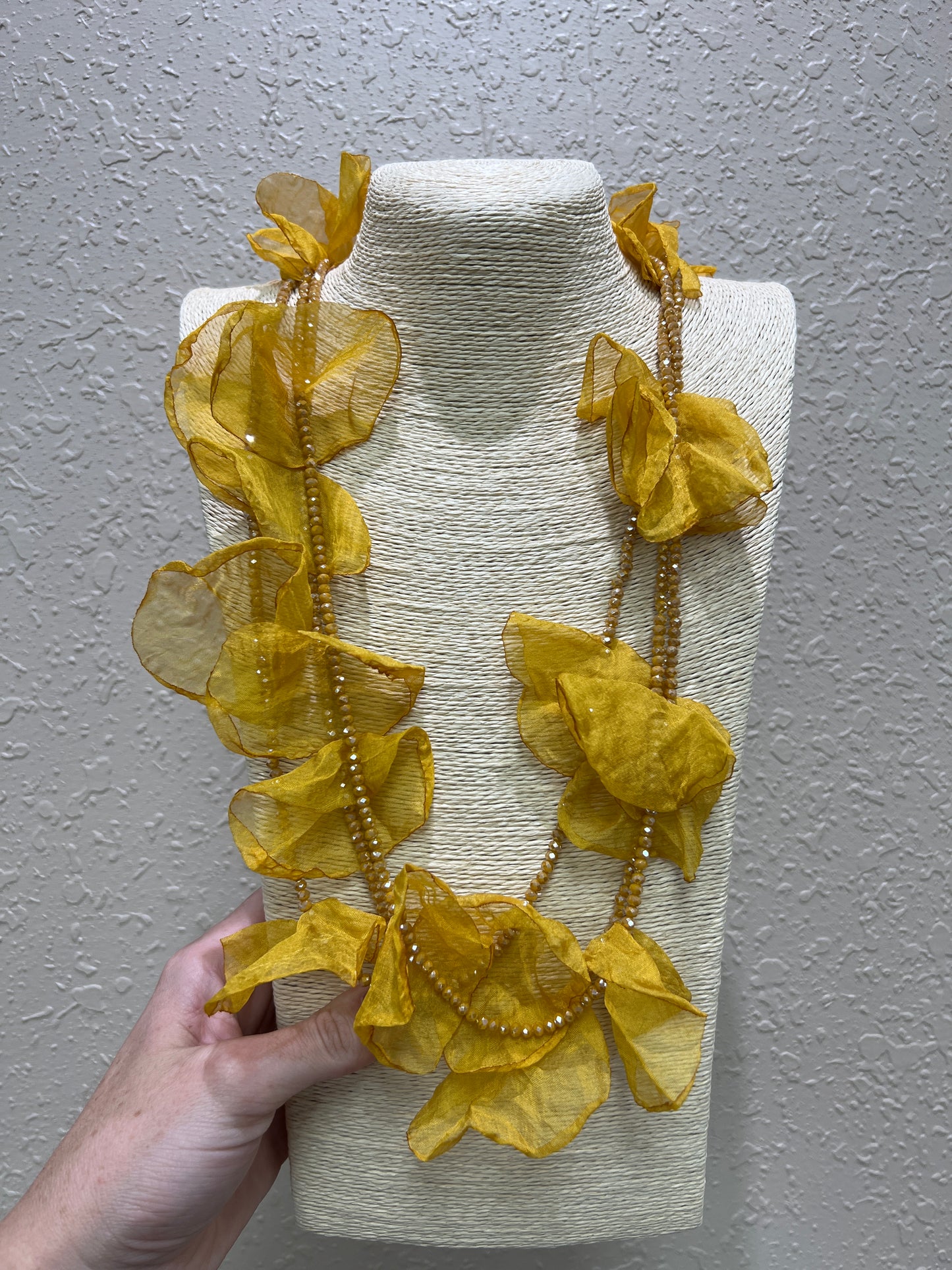 1762- Yellow Sheer Detail Beaded Necklace